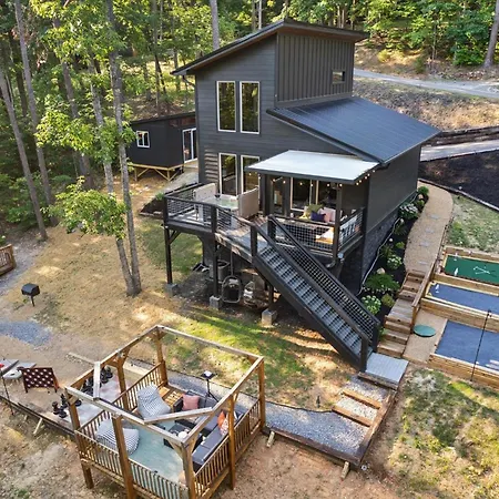 Luxury Cottage Game House Hot Tub Fire Pit